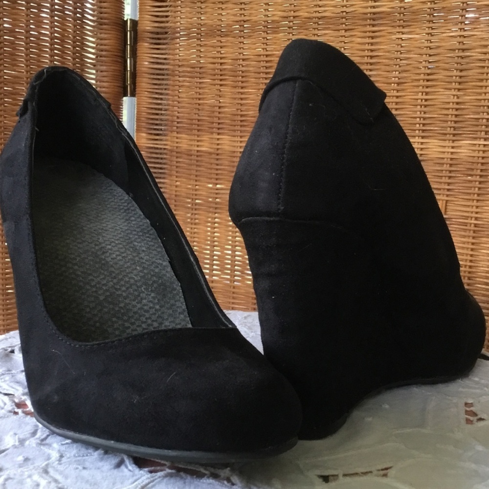 Nine West Suede Wedges 9!/2 Black